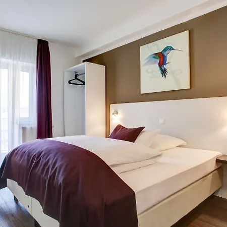 Hotel West-2